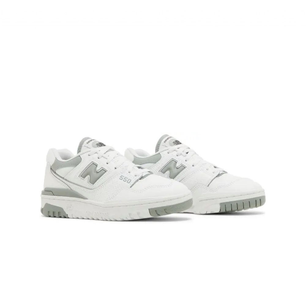 New Balance 550 in Sage/White